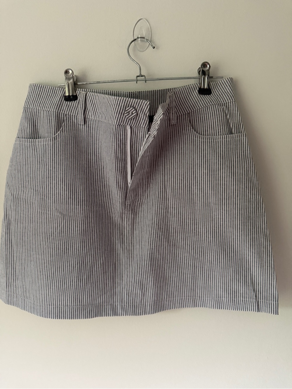 Forever 21 White and Blue Pinstripe Mini Skirt